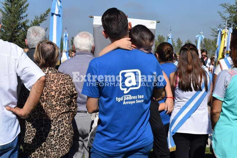 Integrantes de la ONG presentes en el acto de Malvinas