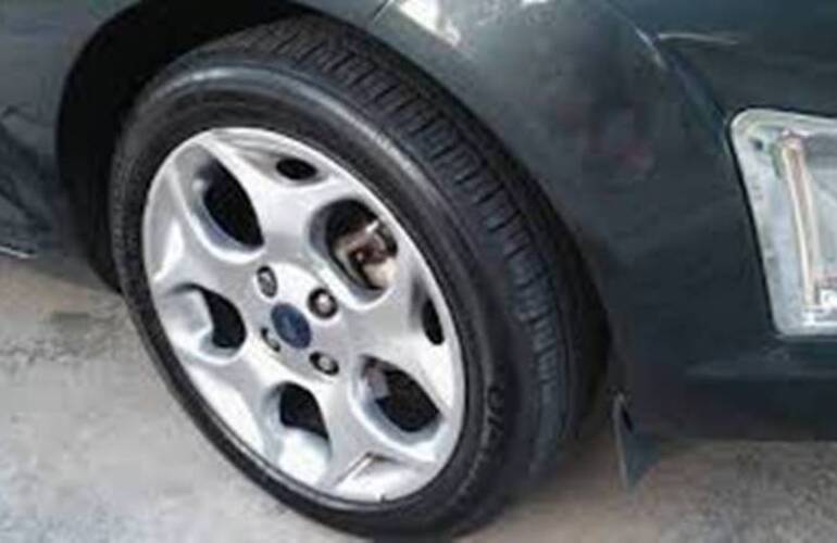 El auto fue encontrado en buenas condiciones pero ten&iacute;a cambiadas las llantas. Foto: Imagen Ilustrativa