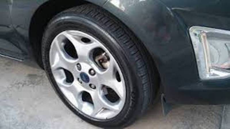 El auto fue encontrado en buenas condiciones pero tenía cambiadas las llantas. Foto: Imagen Ilustrativa