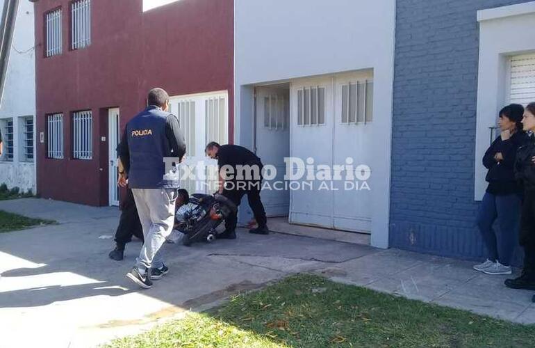 Tras intentar fugarse, terminan chocando contra una vivienda de San Mart&iacute;n al 1100.