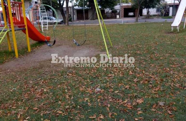 Plazas del Barrio Güemes limpiada por sus propios vecinos.