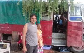 Imagen de La familia varada en el puerto retom&oacute; su rumbo