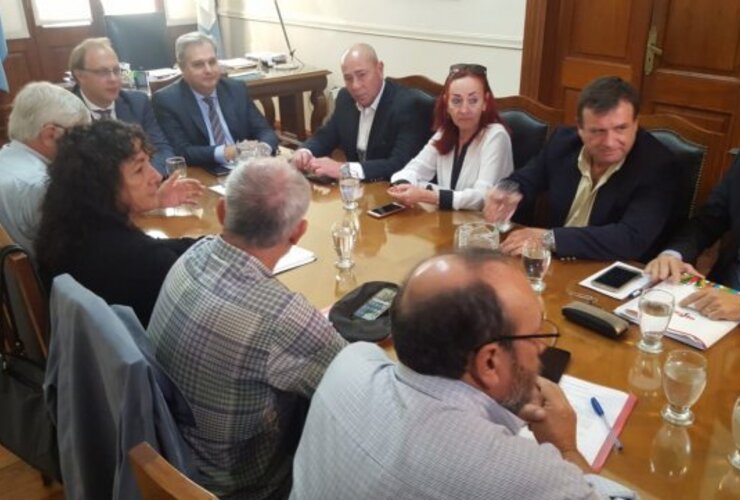 Imagen de Cómo es en detalle la propuesta que la provincia le formuló a estatales y docentes