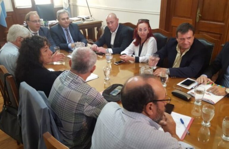 Imagen de Cómo es en detalle la propuesta que la provincia le formuló a estatales y docentes