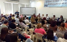 La asamblea provincial de docentes aceptó la propuesta del Gobierno. Foto: Amsafé