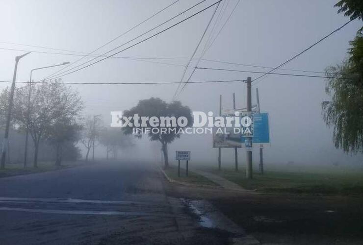 Este viernes arrancó con neblina.