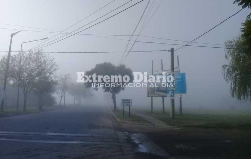 Este viernes arrancó con neblina.