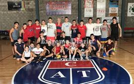 Todos y Cartucho. Gran jornada de aprendizaje con un crack del básquet nacional.