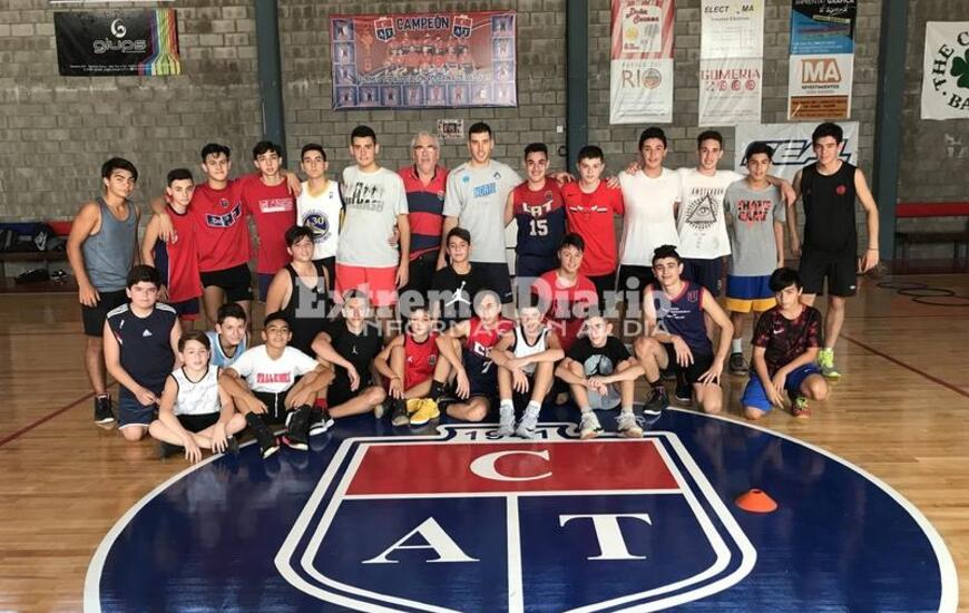 Todos y Cartucho. Gran jornada de aprendizaje con un crack del básquet nacional.
