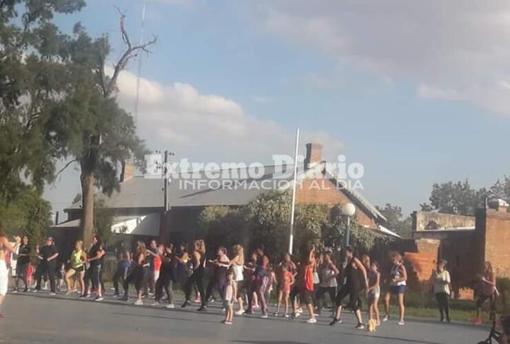 Imagen de Clase de zumba en el Playón Deportivo