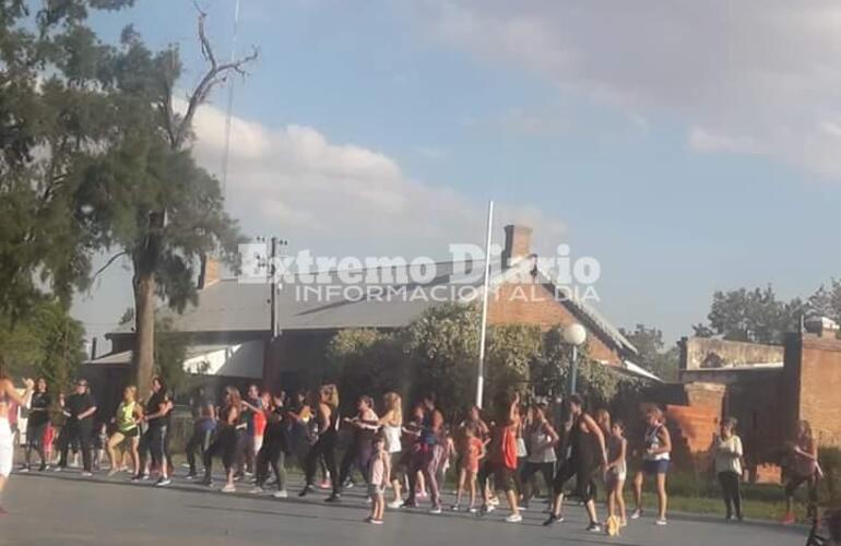 Imagen de Clase de zumba en el Playón Deportivo