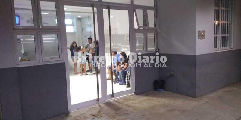 Al 50. El herido fue trasladado esta noche al hospital para las curaciones pertinentes.