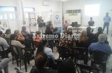 La reunión se realiza en el SUM del Centro Integrador Comunitario (CIC)