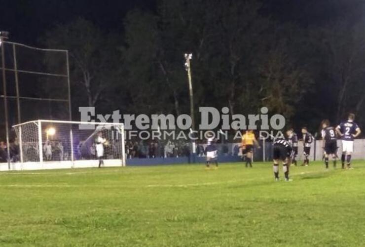 Penal y gol Panza.Diaz ajusticio a Fabro y puso el 1 a 0 final.