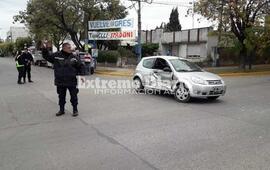 Imagen de Hace minutos: Choque entre dos autos