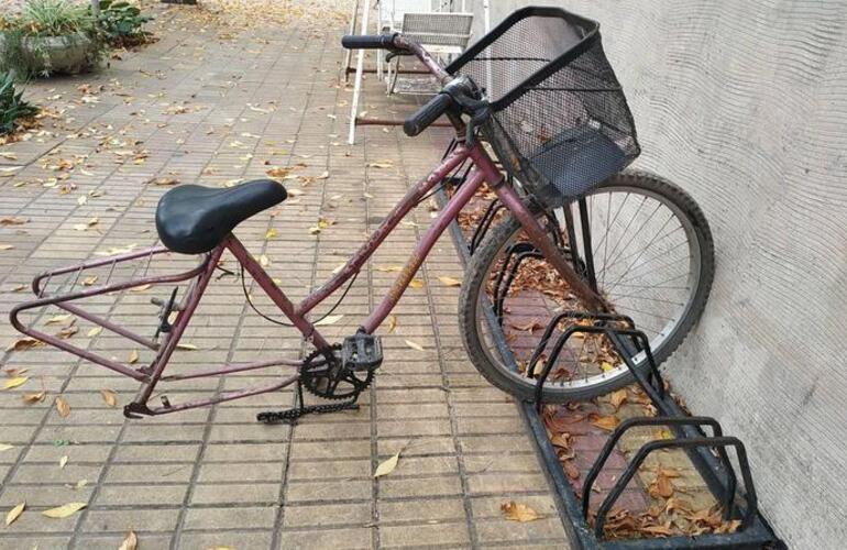 Imagen de Increíble: Le robaron la rueda de la bicicleta