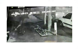 Imagen de Qued&oacute; filmado mientras se &acute;llevaba&acute; una bicicleta