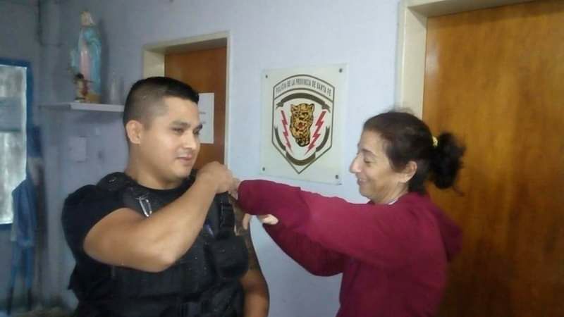 Imagen de De 30 dosis para los polic&iacute;as, s&oacute;lo se vacunaron 10