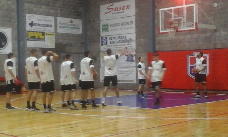 La humedad afecta el campo de juego.