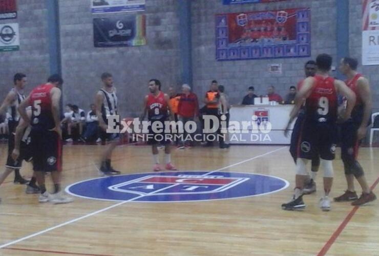 Ya se juega en el gimnasio del "Gato"