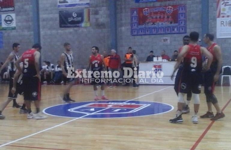 Ya se juega en el gimnasio del "Gato"