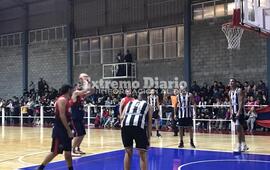 Los locales fueron eficaces en el aro y siguen arriba en la tabla.