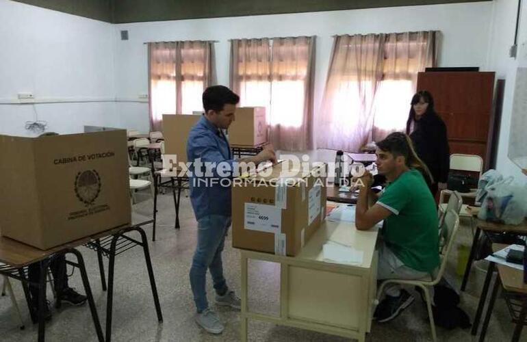 Imagen de Pasado el mediodía había votado casi el 40% del padrón provincial