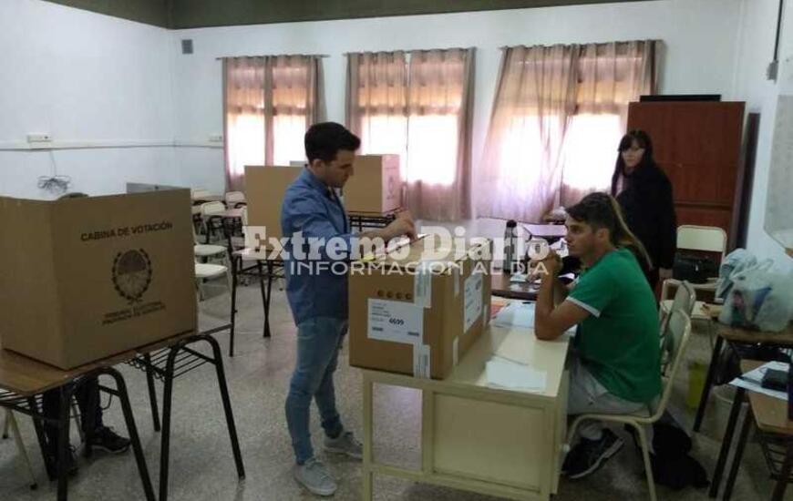 Imagen de Pasado el mediodía había votado casi el 40% del padrón provincial