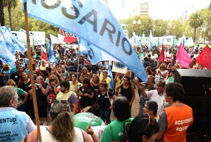 Imagen de Piquetes y marchas en Rosario y la región por el paro general