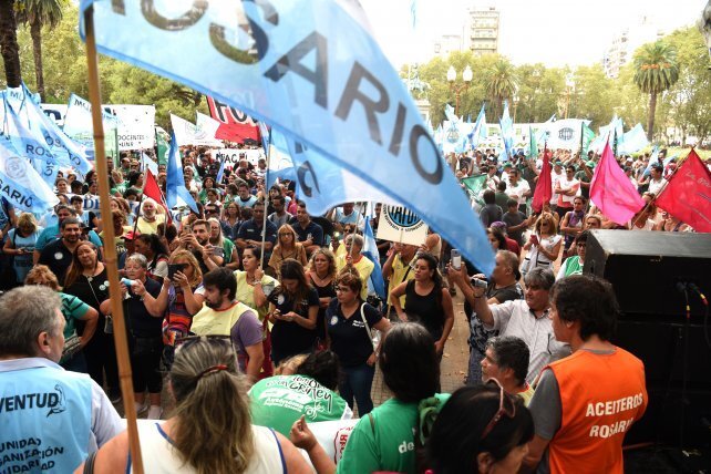 Imagen de Piquetes y marchas en Rosario y la regi&oacute;n por el paro general