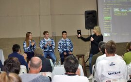 Un ejemplo. Mirco cont&oacute; su experiencia junto a la Leona Ayel&eacute;n Stepnik.  FOTO: G&aacute;lvez Hoy.