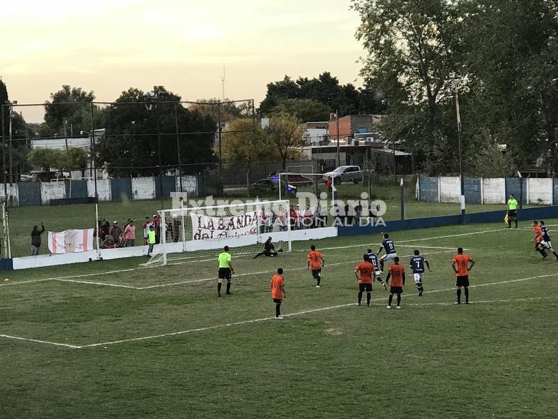 Penal Picante. El 9 Leo Cabral convirtió un golazo y puso en ventaja a A.S.A.C.
