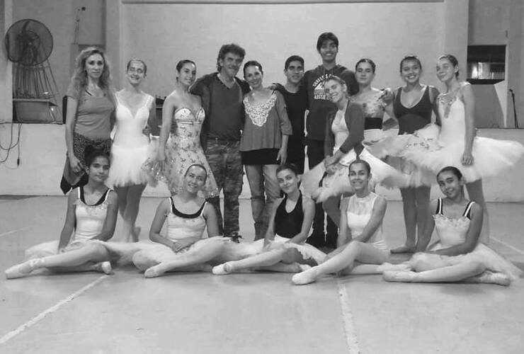 Imagen de Maximiliano Guerra regresa a la Escuela de Ballet Gloria kazda
