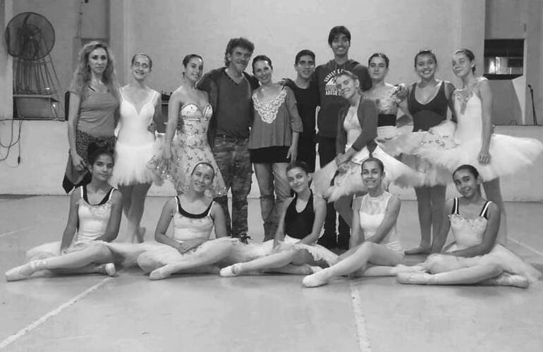 Imagen de Maximiliano Guerra regresa a la Escuela de Ballet Gloria kazda