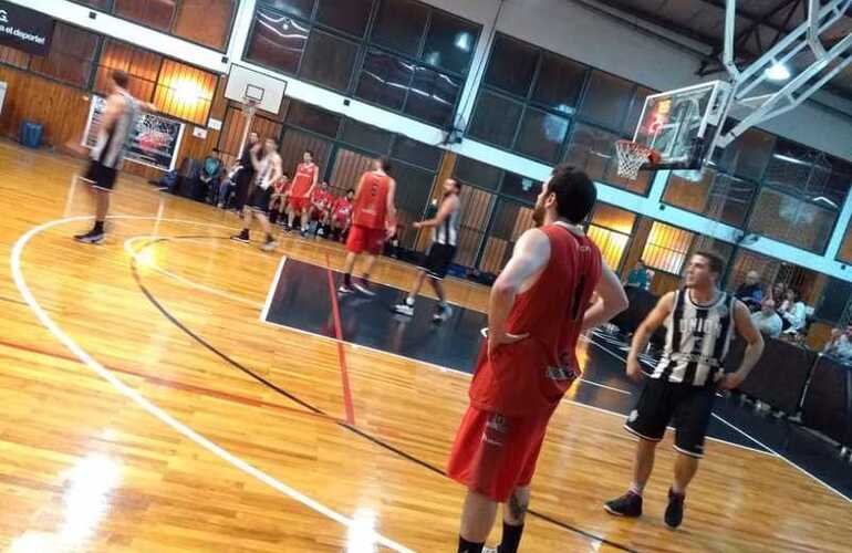 Unión no pudo en su casa.