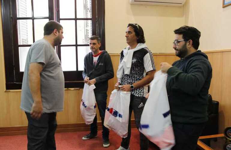 Imagen de Entrega de artículos de entrenamiento al Básquet de los clubes de Arroyo Seco