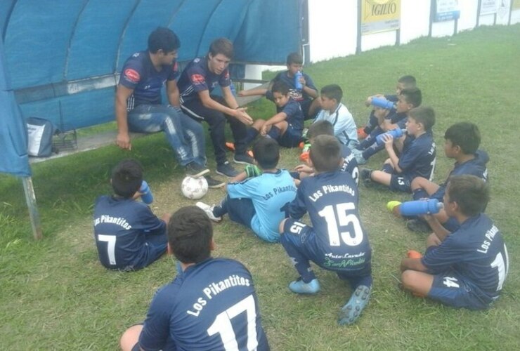 Los "Pikantitos" y los "Leoncitos" se enfrentan en el Arroyo Seco Athletic Club.