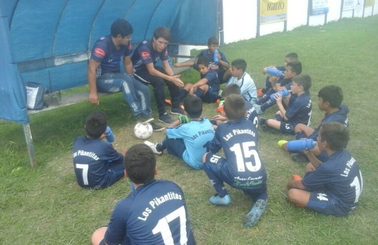 Los "Pikantitos" y los "Leoncitos" se enfrentan en el Arroyo Seco Athletic Club.