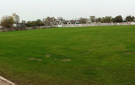 Suspendido en la cancha de la "Academia": El &aacute;rbitro Ferrari acus&oacute; que fue agredido cuando termin&oacute; el primer tiempo.