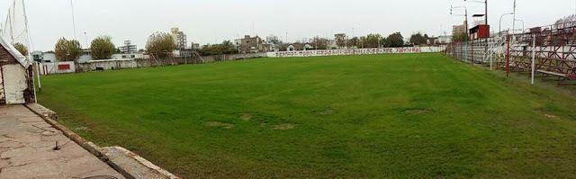 Suspendido en la cancha de la "Academia": El árbitro Ferrari acusó que fue agredido cuando terminó el primer tiempo.