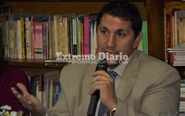 "Otra noche para soñar" es el título de la novela.