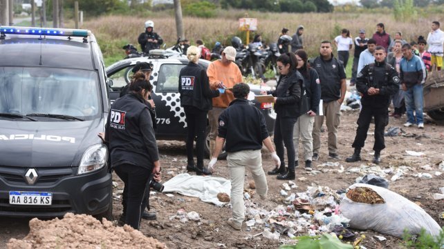Escenario. La PDI trabajó ayer en el basural donde se halló el cuerpo.
