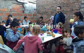 La ayuda lleg&oacute; ayer por la tarde al barrio.