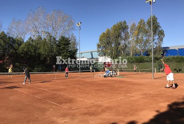 Jornada a puro sol y buen tenis en Talleres.