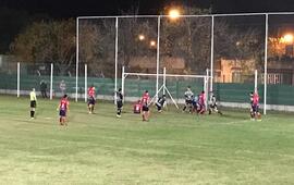 Talleres y Uni&oacute;n empataron en un duro partido.