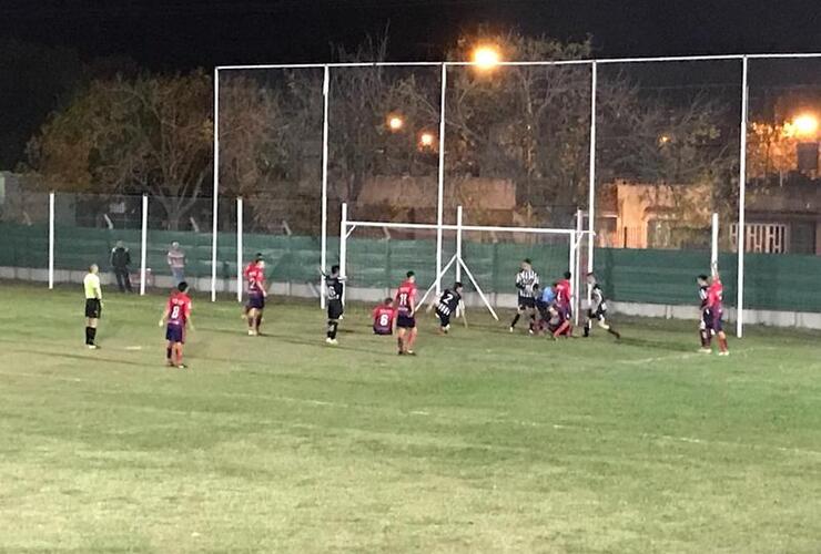 Talleres y Unión empataron en un duro partido.