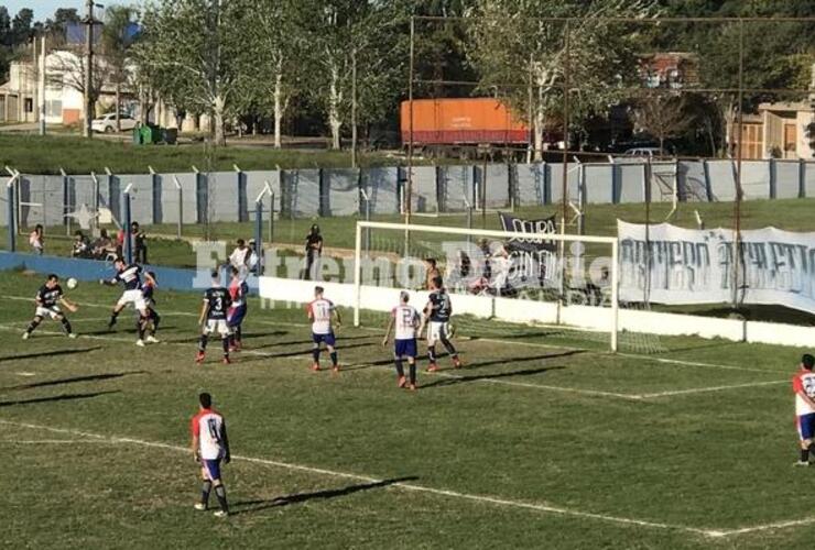 Atacando sin parar. Eso hizo Athletic todo el partido ante Alvear.