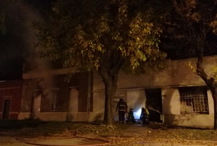 Imagen de Incendio en un antiguo almacén en Fighiera