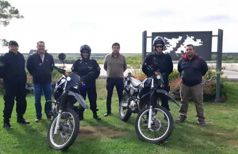 Imagen de Pueblo Esther recibió dos motos para los patrullajes