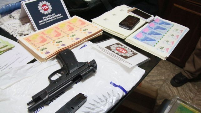 Imagen de Buscaban a un asesino prófugo y encontraron una fábrica de billetes falsos